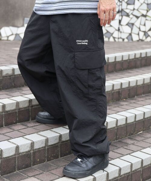 FFEIN(フェイン)の「【撥水加工】FFEIN(フェイン)カーゴナイロンワイドパンツ/ セットアップ ナイロンカーゴパンツ ワイドシルエット ドローコード(カーゴパンツ・メンズ・ブラック/アイボリー/ネイビー・SMALL/X-SMALL/LARGE/MEDIUM)」の3枚目の写真