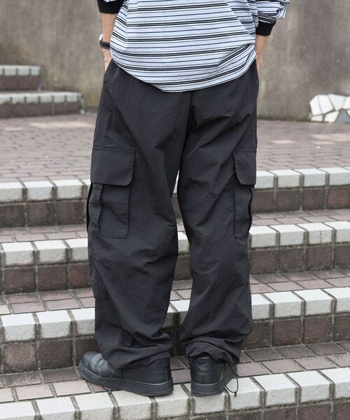 FFEIN(フェイン)の「【撥水加工】FFEIN(フェイン)カーゴナイロンワイドパンツ/ セットアップ ナイロンカーゴパンツ ワイドシルエット ドローコード(カーゴパンツ・メンズ・ブラック/アイボリー/ネイビー・SMALL/X-SMALL/LARGE/MEDIUM)」の6枚目の写真