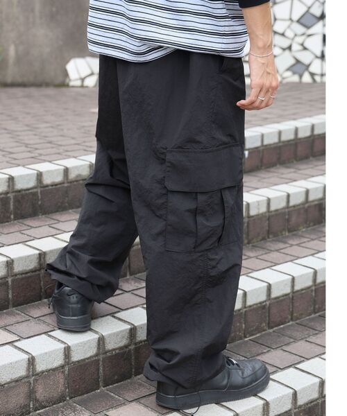 FFEIN(フェイン)の「【撥水加工】FFEIN(フェイン)カーゴナイロンワイドパンツ/ セットアップ ナイロンカーゴパンツ ワイドシルエット ドローコード(カーゴパンツ・メンズ・ブラック/アイボリー/ネイビー・SMALL/X-SMALL/LARGE/MEDIUM)」の8枚目の写真