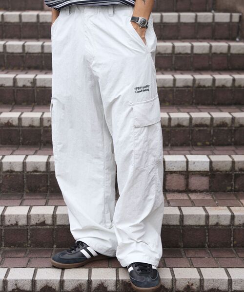 FFEIN(フェイン)の「【撥水加工】FFEIN(フェイン)カーゴナイロンワイドパンツ/ セットアップ ナイロンカーゴパンツ ワイドシルエット ドローコード(カーゴパンツ・メンズ・ブラック/アイボリー/ネイビー・SMALL/X-SMALL/LARGE/MEDIUM)」の10枚目の写真