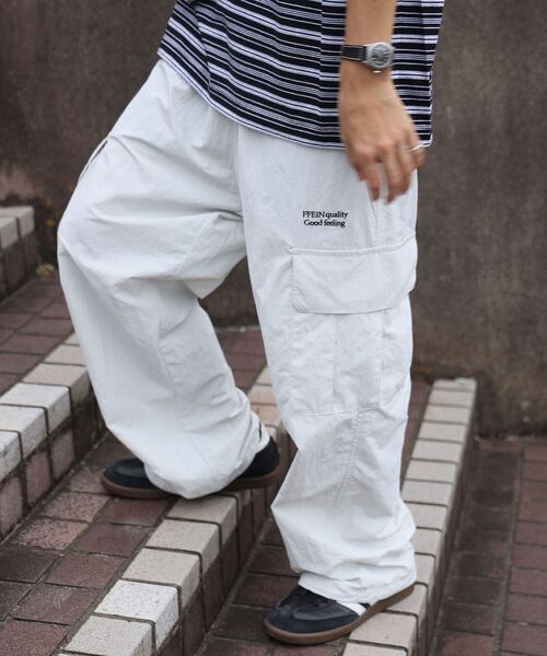 FFEIN(フェイン)の「【撥水加工】FFEIN(フェイン)カーゴナイロンワイドパンツ/ セットアップ ナイロンカーゴパンツ ワイドシルエット ドローコード(カーゴパンツ・メンズ・ブラック/アイボリー/ネイビー・SMALL/X-SMALL/LARGE/MEDIUM)」の11枚目の写真