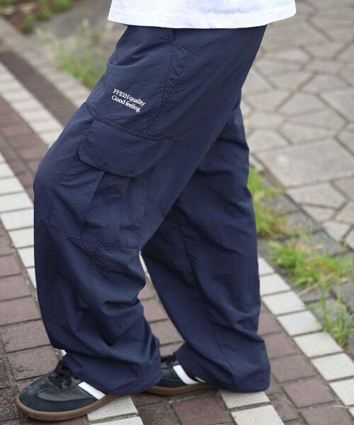 FFEIN(フェイン)の「【撥水加工】FFEIN(フェイン)カーゴナイロンワイドパンツ/ セットアップ ナイロンカーゴパンツ ワイドシルエット ドローコード(カーゴパンツ・メンズ・ブラック/アイボリー/ネイビー・SMALL/X-SMALL/LARGE/MEDIUM)」の14枚目の写真