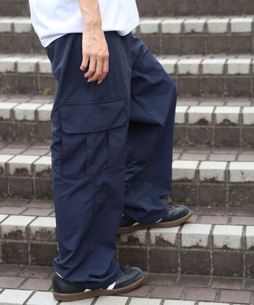 FFEIN(フェイン)の「【撥水加工】FFEIN(フェイン)カーゴナイロンワイドパンツ/ セットアップ ナイロンカーゴパンツ ワイドシルエット ドローコード(カーゴパンツ・メンズ・ブラック/アイボリー/ネイビー・SMALL/X-SMALL/LARGE/MEDIUM)」の15枚目の写真