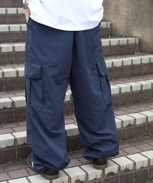 FFEIN(フェイン)の「【撥水加工】FFEIN(フェイン)カーゴナイロンワイドパンツ/ セットアップ ナイロンカーゴパンツ ワイドシルエット ドローコード(カーゴパンツ・メンズ・ブラック/アイボリー/ネイビー・SMALL/X-SMALL/LARGE/MEDIUM)」の17枚目の写真