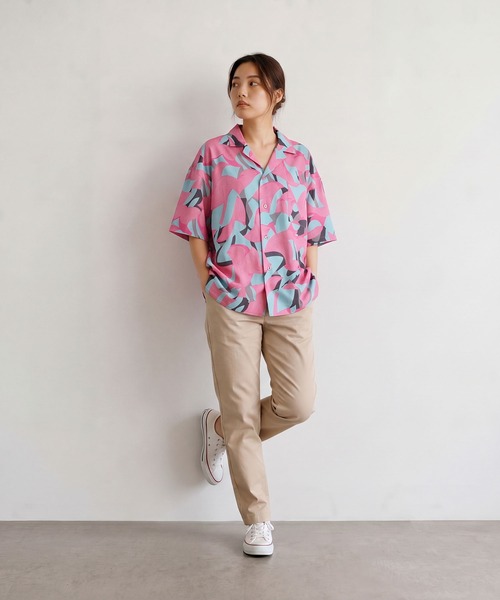 INTERPLAY(インタープレイ)の「【INTERPLAY】Open Collar Minimal S/S Shirt(シャツ/ブラウス・レディース・パープル/ネイビー系/レンガ/ピンク系その他/アイボリー/パープル系その他/サックスブルー/マスタード/サックスブルー系/ブラック・FREE)」の5枚目の写真