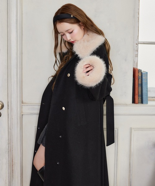 one after another NICE CLAUP（ワンアフターアナザーナイスクラップ）の「【リバイバル】フェイクファー付きロングコート（チェスターコート・レディース・チャコールグレー/ブラック/アイボリー・SMALL/MEDIUM）」の7枚目の写真