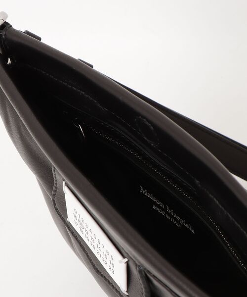 Maison Margiela（メゾンマルジェラ）の「Maison Margiela / メゾン マルジェラ：GLAM SLAM FLAT POCKET：SB1WG0005-P4300[RIP]（ショルダーバッグ・メンズ・ブラック・FREE）」の4枚目の写真