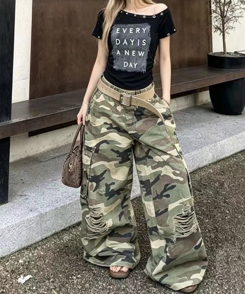 MEMECLE(メメクル)の「【 MEMECLE / メメクル 】アイレットロゴワンショルトップス(Tシャツ/カットソー・レディース・ワインレッド/グレー/ブラック/ホワイト・FREE)」の19枚目の写真