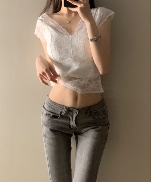 MAISON DE THERESE(メゾン ド テレーズ)の「総レース V ネックワイドスリーブキャミ 胸パッド一体型バック透けクロップドトップス(キャミソール・レディース・Black/Beige/White・M)」の4枚目の写真