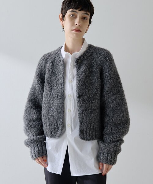 Whim Gazette(ウィムガゼット)の「<WEB限定カラーあり>ハンドニットカーディガン(カーディガン/ボレロ・レディース・チャコールグレー/イエロー・FREE)」の4枚目の写真