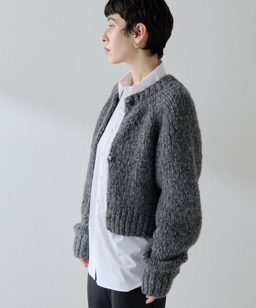 Whim Gazette(ウィムガゼット)の「<WEB限定カラーあり>ハンドニットカーディガン(カーディガン/ボレロ・レディース・チャコールグレー/イエロー・FREE)」の5枚目の写真