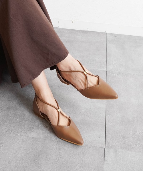 Fabby fabby(ファビィーファビィー)の「ポインテッドトゥ セパレートストラップパンプス(パンプス・レディース・ブラック/ベージュ・SMALL/LARGE/MEDIUM)」の1枚目の写真
