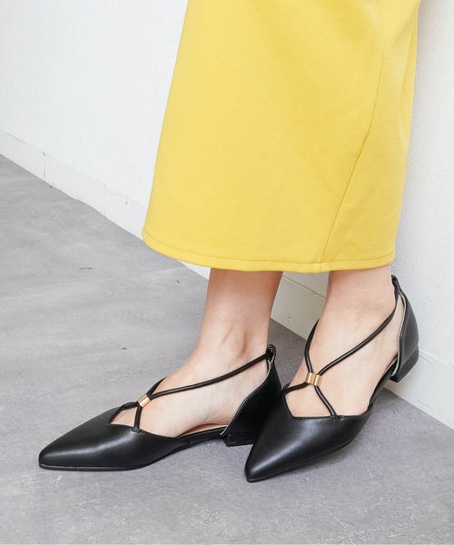 Fabby fabby(ファビィーファビィー)の「ポインテッドトゥ セパレートストラップパンプス(パンプス・レディース・ブラック/ベージュ・SMALL/LARGE/MEDIUM)」の2枚目の写真
