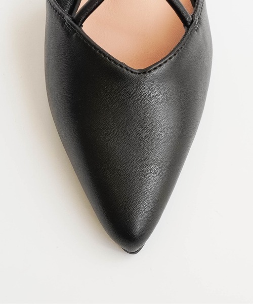 Fabby fabby(ファビィーファビィー)の「ポインテッドトゥ セパレートストラップパンプス(パンプス・レディース・ブラック/ベージュ・SMALL/LARGE/MEDIUM)」の3枚目の写真