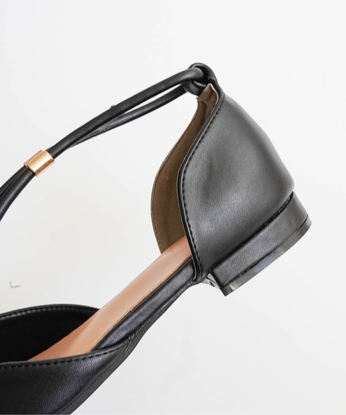 Fabby fabby(ファビィーファビィー)の「ポインテッドトゥ セパレートストラップパンプス(パンプス・レディース・ブラック/ベージュ・SMALL/LARGE/MEDIUM)」の6枚目の写真