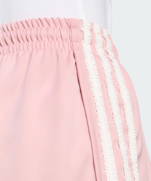 adidas(アディダス)の「adidas Originals サテン ショーツ ラッフル スリーストライプス / アディダスオリジナルス adidas Originals(その他パンツ・レディース・ピンク・XX-LARGE/SMALL/X-SMALL/X-LARGE/MEDIUM/LARGE)」の4枚目の写真