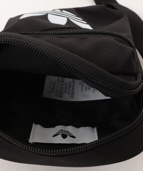 adidas（アディダス）の「adidas アディダス U AC CLASSIC FESTIVALBAG バッグ JX0227 BLACK/WHITE（ボディバッグ/ウエストポーチ・メンズ・ブラック・FREE）」の4枚目の写真