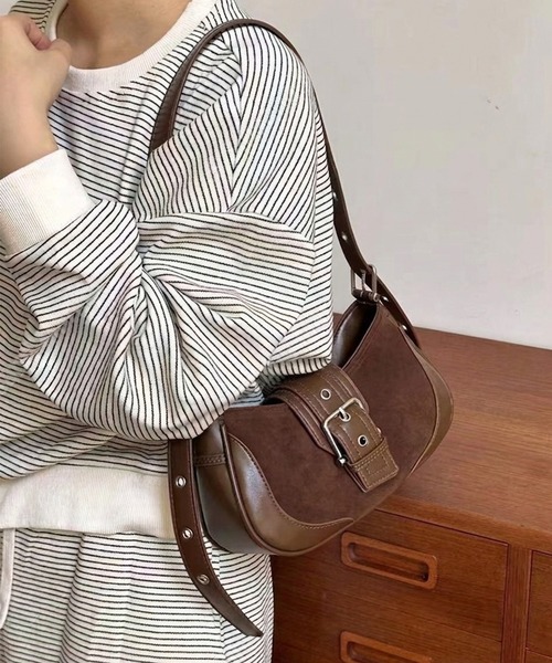 HEILIS(ヘイリス)の「ベルトミニショルダーバッグ / ショルダーバッグ レディース ミニバッグ ハンドバッグ 2WAY フェイクスウェード 合皮 配色 ベルトデザイン 斜め掛け 肩掛け 韓国 春服 秋服 冬服(ハンドバッグ・レディース・キャメル/ブラウン/ブラック・FREE)」の3枚目の写真