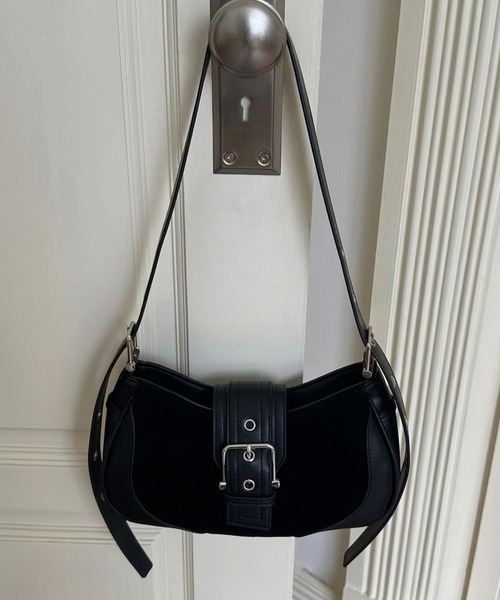 HEILIS(ヘイリス)の「ベルトミニショルダーバッグ / ショルダーバッグ レディース ミニバッグ ハンドバッグ 2WAY フェイクスウェード 合皮 配色 ベルトデザイン 斜め掛け 肩掛け 韓国 春服 秋服 冬服(ハンドバッグ・レディース・キャメル/ブラウン/ブラック・FREE)」の6枚目の写真