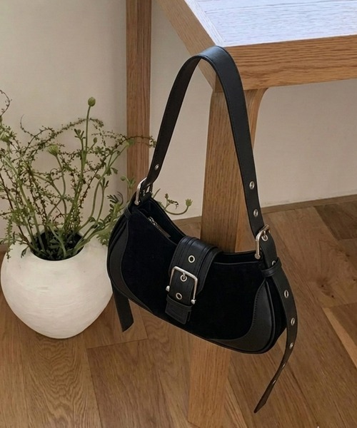 HEILIS(ヘイリス)の「ベルトミニショルダーバッグ / ショルダーバッグ レディース ミニバッグ ハンドバッグ 2WAY フェイクスウェード 合皮 配色 ベルトデザイン 斜め掛け 肩掛け 韓国 春服 秋服 冬服(ハンドバッグ・レディース・キャメル/ブラウン/ブラック・FREE)」の4枚目の写真