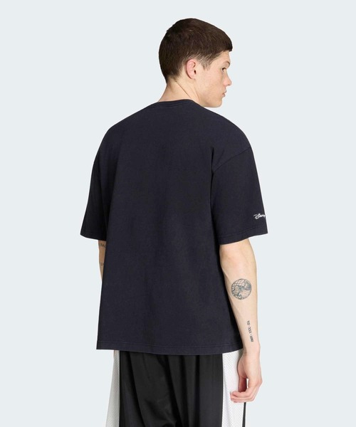 adidas（アディダス）の「adidas Disney ミッキーマウス ドリーム　Tシャツ / アディダスオリジナルス adidas Originals（Tシャツ/カットソー・メンズ・ブラック・LARGE/X-LARGE/MEDIUM/SMALL/X-SMALL/XX-LARGE/3XL）」の2枚目の写真