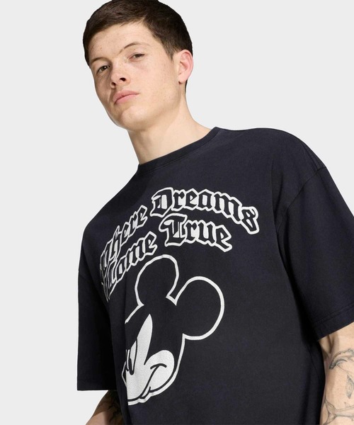 adidas（アディダス）の「adidas Disney ミッキーマウス ドリーム　Tシャツ / アディダスオリジナルス adidas Originals（Tシャツ/カットソー・メンズ・ブラック・LARGE/X-LARGE/MEDIUM/SMALL/X-SMALL/XX-LARGE/3XL）」の3枚目の写真