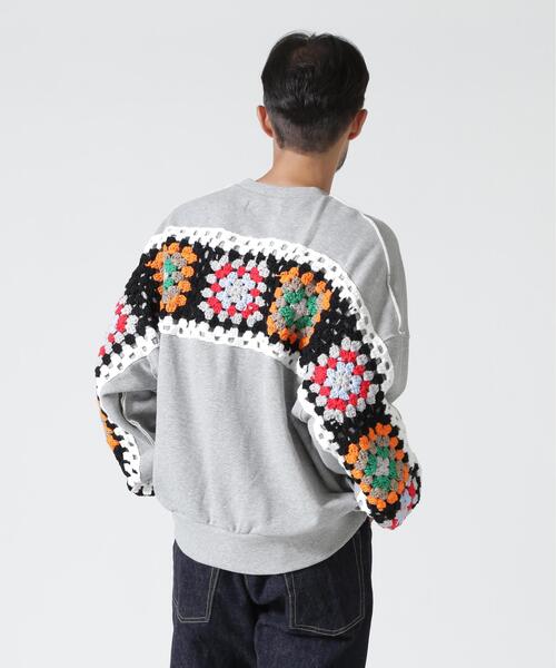 DISCOVERED(ディスカバード)の「DISCOVERED(ディスカバード)別注CROCHET SLEEVE SWEAT(UNISEX)(スウェット・メンズ・ブラック/その他24/グレー・3/1)」の2枚目の写真