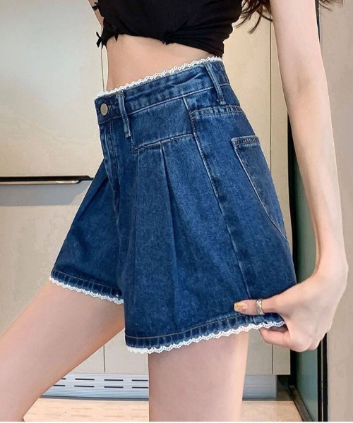 &soiree(アンドソワレ)の「レース付きタック入りデニムショートパンツ(デニムパンツ・レディース・インディゴブルー/ブルー・SMALL/MEDIUM/LARGE/X-LARGE)」の6枚目の写真