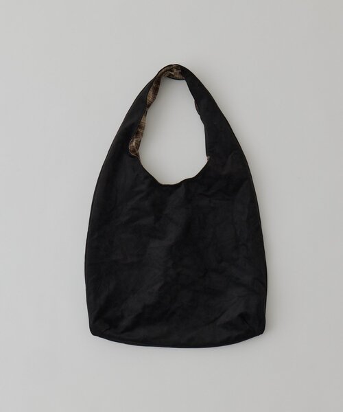 WHIMSIC(ウィムジック)の「【UNISEX】ヴィーガンレザーショルダーバック(ショルダーバッグ・メンズ・ブラック/キャメル・ONE SIZE)」の2枚目の写真