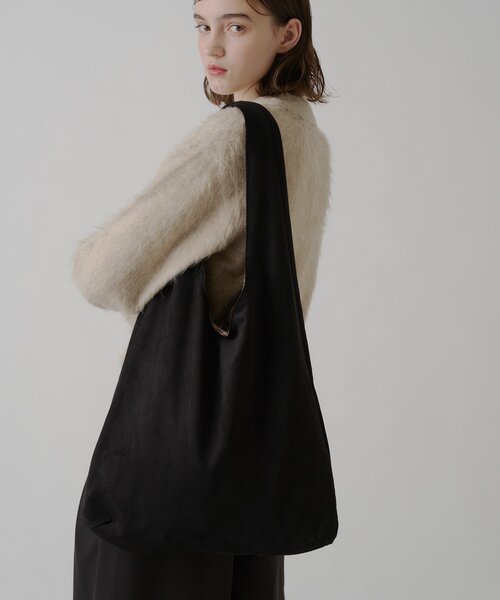 WHIMSIC(ウィムジック)の「【UNISEX】ヴィーガンレザーショルダーバック(ショルダーバッグ・メンズ・ブラック/キャメル・ONE SIZE)」の3枚目の写真