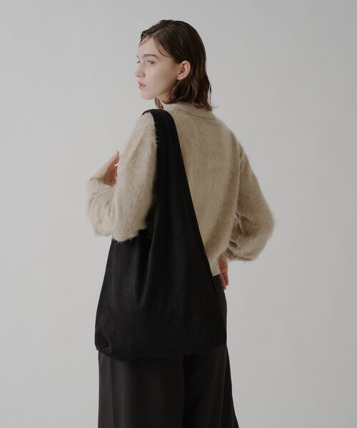 WHIMSIC(ウィムジック)の「【UNISEX】ヴィーガンレザーショルダーバック(ショルダーバッグ・メンズ・ブラック/キャメル・ONE SIZE)」の5枚目の写真