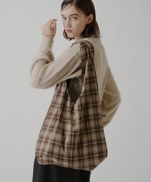 WHIMSIC(ウィムジック)の「【UNISEX】ヴィーガンレザーショルダーバック(ショルダーバッグ・メンズ・ブラック/キャメル・ONE SIZE)」の7枚目の写真