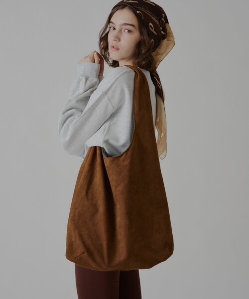 WHIMSIC(ウィムジック)の「【UNISEX】ヴィーガンレザーショルダーバック(ショルダーバッグ・メンズ・ブラック/キャメル・ONE SIZE)」の14枚目の写真
