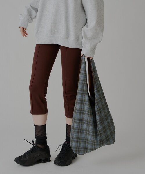 WHIMSIC(ウィムジック)の「【UNISEX】ヴィーガンレザーショルダーバック(ショルダーバッグ・メンズ・ブラック/キャメル・ONE SIZE)」の18枚目の写真
