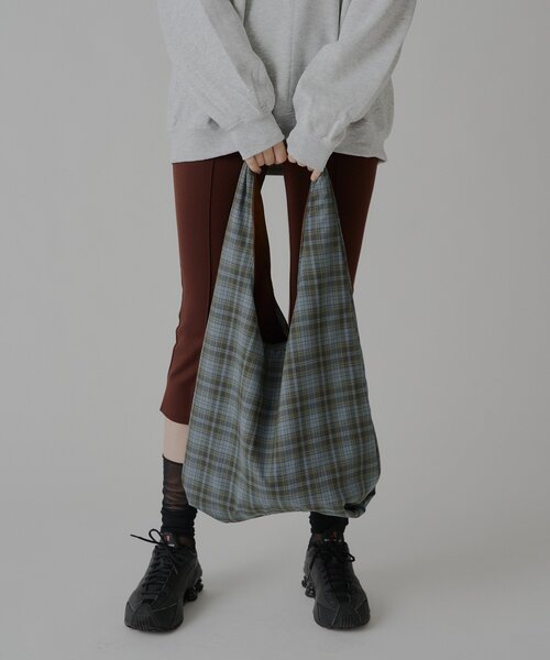 WHIMSIC(ウィムジック)の「【UNISEX】ヴィーガンレザーショルダーバック(ショルダーバッグ・メンズ・ブラック/キャメル・ONE SIZE)」の19枚目の写真
