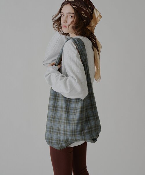 WHIMSIC(ウィムジック)の「【UNISEX】ヴィーガンレザーショルダーバック(ショルダーバッグ・メンズ・ブラック/キャメル・ONE SIZE)」の20枚目の写真