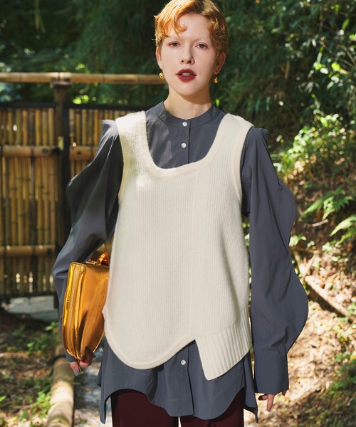 OMMO（オーエムエムオー）の「ASYMME KNIT VEST（ベスト・レディース・ホワイト/グレー/ブラック・F）」の2枚目の写真