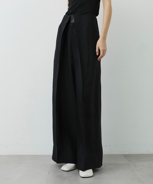 CITY TOKYO(シティトウキョウ)の「【CITY TOKYO/シティートウキョウ】Viscose Twill Flare Trousers/ヴィスコースフレアスラックス(スラックス・レディース・ブラック/ブラウン/オフホワイト・1/2)」の1枚目の写真