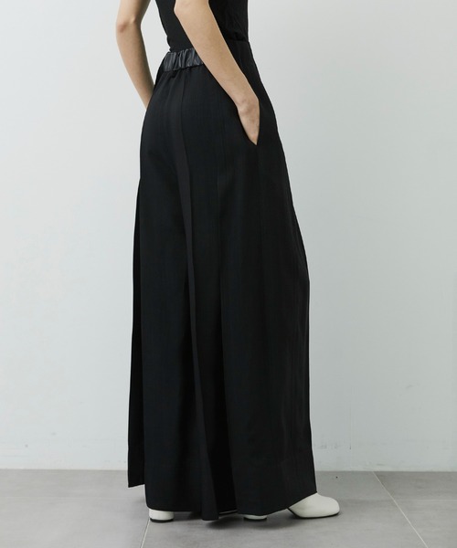 CITY TOKYO(シティトウキョウ)の「【CITY TOKYO/シティートウキョウ】Viscose Twill Flare Trousers/ヴィスコースフレアスラックス(スラックス・レディース・ブラック/ブラウン/オフホワイト・1/2)」の18枚目の写真