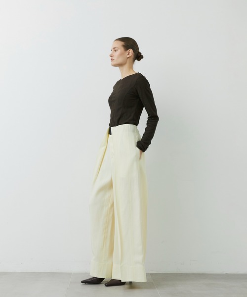 CITY TOKYO(シティトウキョウ)の「【CITY TOKYO/シティートウキョウ】Viscose Twill Flare Trousers/ヴィスコースフレアスラックス(スラックス・レディース・ブラック/ブラウン/オフホワイト・1/2)」の5枚目の写真