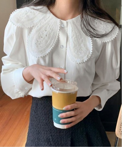 &soiree(アンドソワレ)の「レースビックカラー長袖ブラウス(シャツ/ブラウス・レディース・ホワイト/ブラック・LARGE/MEDIUM/X-LARGE)」の3枚目の写真