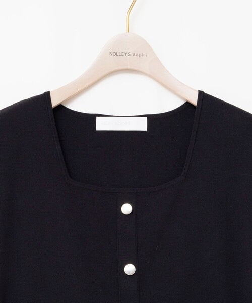 NOLLEY’S Sophi（ノーリーズソフィ）の「《セットアップ対応》ウォッシャブルペプラムプルオーバー（ニット/セーター・レディース・ブラック/カーキ・38）」の6枚目の写真