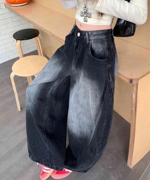 Sibra（シブラ）の「ヴィンテージウォッシュカーブワイドデニムパンツ（デニムパンツ・レディース・ブラック・L/M/S）」の3枚目の写真