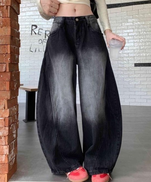 Sibra（シブラ）の「ヴィンテージウォッシュカーブワイドデニムパンツ（デニムパンツ・レディース・ブラック・L/M/S）」の4枚目の写真