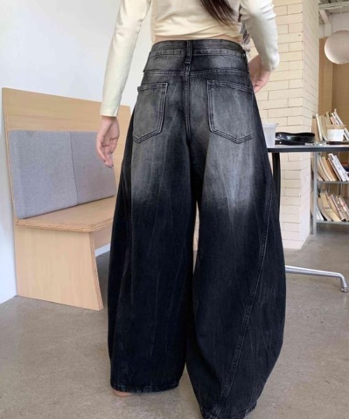 Sibra（シブラ）の「ヴィンテージウォッシュカーブワイドデニムパンツ（デニムパンツ・レディース・ブラック・L/M/S）」の5枚目の写真