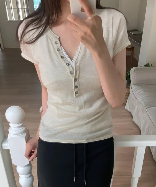 LOENNE(ロエヌ)の「Lace Trim Button Tee / レーストリムボタンTシャツ(Tシャツ/カットソー・レディース・アイボリー/クリーム/ブラック/グレー・FREE)」の15枚目の写真