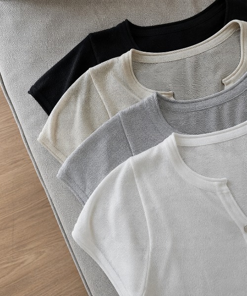 LOENNE(ロエヌ)の「Lace Trim Button Tee / レーストリムボタンTシャツ(Tシャツ/カットソー・レディース・アイボリー/クリーム/ブラック/グレー・FREE)」の16枚目の写真