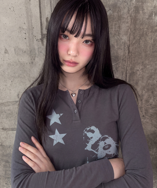 GRAVER（グレーバー）の「[UNISEX]STAR2 ヘンリーネック ロングスリーブ Tシャツ_3color（Tシャツ/カットソー・レディース・ブラック/ベージュ/チャコール・MEDIUM/LARGE）」の12枚目の写真