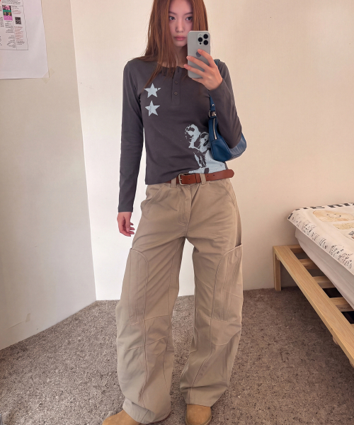 GRAVER（グレーバー）の「[UNISEX]STAR2 ヘンリーネック ロングスリーブ Tシャツ_3color（Tシャツ/カットソー・レディース・ブラック/ベージュ/チャコール・MEDIUM/LARGE）」の14枚目の写真