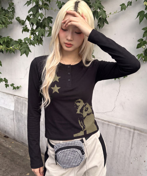 GRAVER（グレーバー）の「[UNISEX]STAR2 ヘンリーネック ロングスリーブ Tシャツ_3color（Tシャツ/カットソー・レディース・ブラック/ベージュ/チャコール・MEDIUM/LARGE）」の16枚目の写真